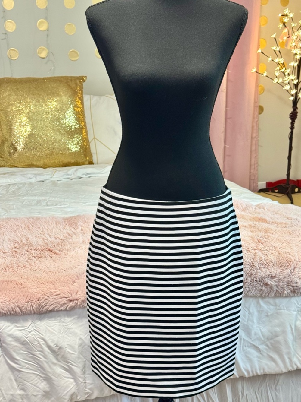 LOFT Black White Striped Pencil Skirt Size 8 Stretch Zip Back